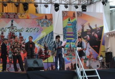 Dewan juri festival musik Dhol saat mengumumkan 10 besar sanggar masuk babak berikutnya