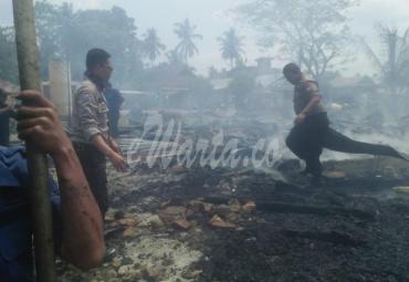 Anggota kepolisian lakukan olah TKP 