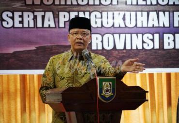 membuka resmi Workshop Rencana Aksi Peduli DAS Bengkulu dan Kukuhkan Forum DAS Provinsi Bengkulu, di salah satu Hotel kawasan Pantai Panjang Kota Bengkulu, Kamis (19/09).