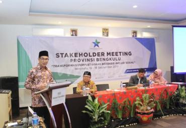 Jadikan perpustakaan sebagai tempat pengembangan diri, agar kualitas hidup meningkat. Hal ini berdampak pada terwujudnya generasi penerus di tahun 2045 sesuai program pemerintah pusat," jelas Gotri di Santika Hotel, (19/9).