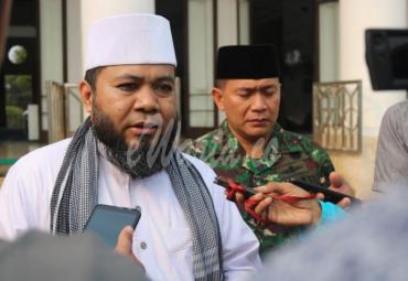 Walikota Bengkulu (H. Helmi Hasan, SE) saat diwawancarai awak media
