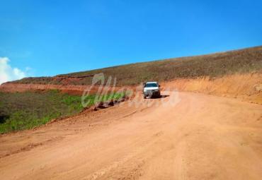 Terlihat jalan penghubung 3 provinsi mulai ramai di lewati kendaraan