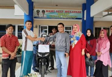 9 unit motor telah dititipkan di 9 Kecamatan di Kota Bengkulu sebagai reward untuk Ketua RT Terbaik. Jumat (18/10).