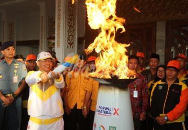Gubernur Bengkulu Rohidin Meryah didampingi FKPD Provinsi Bengkulu, di Gedung Daerah Balai Raya Semarak Bengkulu, Jum’at (01/11). 