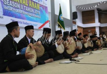 Salah satu pertunjukan peserta festival Sarafal Anam 