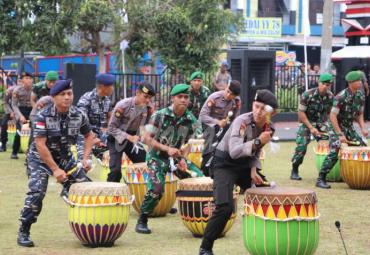 Kepiawaian TNI-POLRI dalam memainkan musik DOLL di akui Wakapolri Komjen Pol Ari Dono Sukmanto, SH.