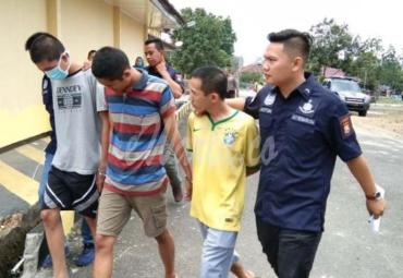 Satu tersangka narkoba jenis ganja saat di gelandang ke Bapas