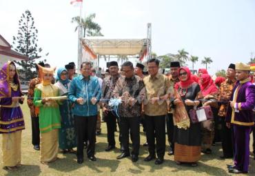 Wakil Gubernur Bengkulu  Dedy Ermansyah resmi membuka Festival Luhak Limopuluah ke II dan Silaturahmi Nasional Gonjong Limo, Sabtu (30/11) di Gedung Daerah Balai Raya Semarak Bengkulu.