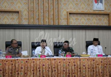 KODIM 047 Bengkulu bersama Pemerintah Provinsi Bengkulu melakukan Rapat Koordinasi kegiatan kebersihan Pantai Panjang, di Gedung Pola Provinsi Bengkulu, Jumat (6/12).