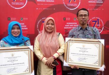 Kepala Bagian Hukum dan Perundang-Undangan Sekretariat Daerah Kabupaten Bengkulu Selatan Hendri Donan dan Kabid Pemerintahan dan Pembangunan Manusia Bappeda Litbang Bengkulu Selatan, Rendra Febriyanto.
