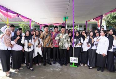 PTT-GTT yang ada dibawah tanggung jawab Provinsi akan mendapatkan SK permanen dari Gubernur, serta penghasilan yang meningkat sebesar 1 juta perbulan ditambah gaji 13 dan 14 setiap tahun