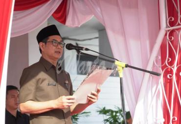 Inspektur Upacara, Asisten III Bidang Administrasi Umum Setda Provinsi Bengkulu Gotri Suyanto. 