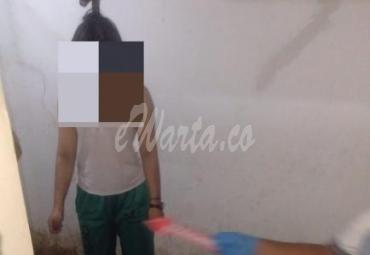 Kondisi korban sudah tergantung saat ditemukan pertama kali. 