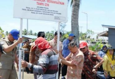 Penertiban dan pemasangan plang lahan milik pemerintah kota Bengkulu.
