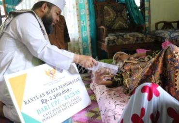 Kunjungi warganya yang sakit, Walikota Bengkulu janjikan pengobatan ditanggung pemkot Bengkulu.