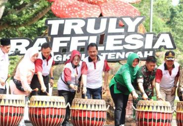 Pembukaan Truly Raflesia oleh Bupati  Ferry Ramli di tempat Obyek Wisata Taman Hutan Raya (Tahura) Rajalelo Bengkulu Tengah.