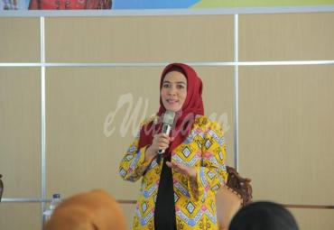 Bunda PAUD Provinsi Bengkulu Derta Wahyulin Rohidin membuka secara resmi Seminar Pendidik PAUD Se Kabupaten Kaur, Selasa (3/3) di Aula Kantor Bupati Kaur.