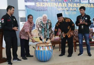 Wakili Gubernur Bengkulu Rohidin Mersyah, Kadiskominfo Provinsi Bengkulu Jaduliwan buka acara Bimbingan Konseling (BK) EXPO di Gedung Serba Guna Pemprov Bengkulu, Sabtu (14/3).
