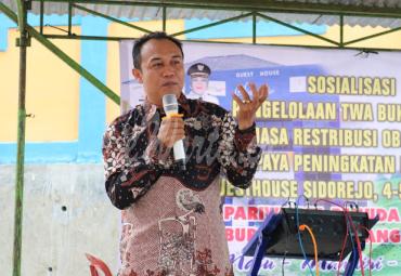 Ketua DPRD Kepahiang saat menyampaikan sambutan pada kegiatan sosialisasi pengelolaan TWA Bukit Hitam di halaman guest house Siderejo Pada Rabu 04/03/2020.