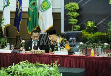 Direktur Utama Bank Bengkulu akrab bersama Gubernur Bengkulu.