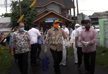 Gubernur Rohidin menirukan pesan pasien COVID-19 saat menyambangi rumahnya Rabu (15/04) kemarin.