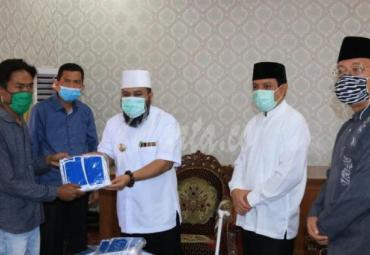 Tim relawan untuk penanganan Covid-19. Dari tanggal 6 sampai hari ini tim relawan masih berada di posko-posko. Jadi kami minta bantuan masker kepada pak walikota,