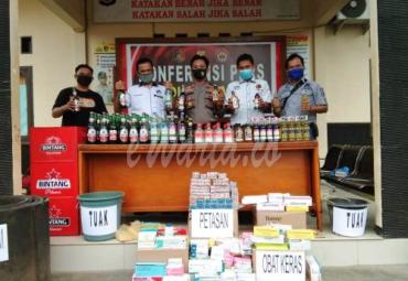 Hasil operasi pekat nala 2020 yang digelar selam 14 hari ini, kita berhasil mengamankan ratusan botol miras, obat kadaluarsa, sajam, hingga sabung ayam
