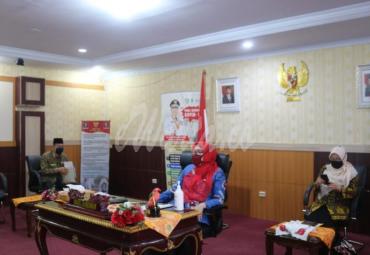 Asisten II Setda Provinsi Bengkulu Yuliswani mengikuti Webinar Ketahanan Pangan selama dan pasca Covid-19 pada hari Kamis (14/5) di Ruang VIP Pola Pemprov Bengkulu. 
