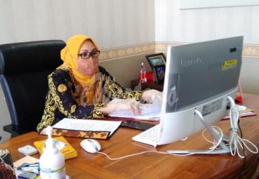 Rapat membahas tentang ketersediaan 11 bahan pangan daerah saat tanggap darurat Covid-19 meliputi: beras, jagung, gula, minyak goreng, bawang merah, bawang putih, cabai merah, cabai rawit, daging sapi, daging kerbau serta daging ayam. 