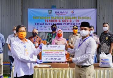 Bantuan senilai Rp. 224.914.500 tersebut terdiri dari 1339 paket sembako, APD medis, thermogun,  obat obatan dan wastafel portable yang disalurkan ke sembilan kabupaten. 