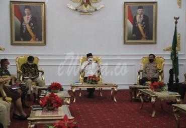 berdasarkan kesepakatan bersama antara Pemprov Bengkulu, FKPD, Pemuka Agama dan BMA Provinsi Bengkulu, Malam Takbir dan Shalat Eid di Masjid ataupun di lapangan dimasa pandemi Covid-19 ini ditiadakan.