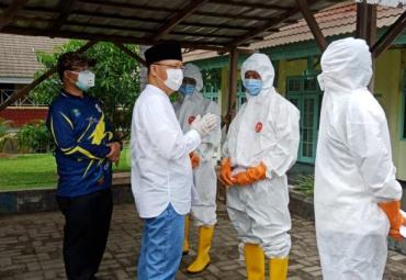 Sore ini (22/05), Gubernur Bengkulu Rohidin Mersyah kembali memberikan dukungan dan motivasi langsung ke lokasi isolasi tenaga medis di Balai Pelatihan Kesehatan (Bapelkes) provinsi Bengkulu.