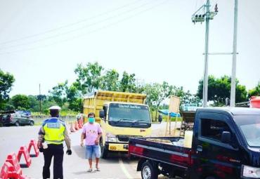 Petugas kepolisian perketat penjagaan di perbatasan pintu masuk ke Bengkulu.