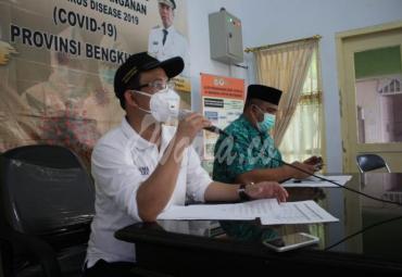 Kepala Dinas Kesehatan provinsi Bengkulu, Herwan Antoni, M. Kes saat memberikan keterangan pers.