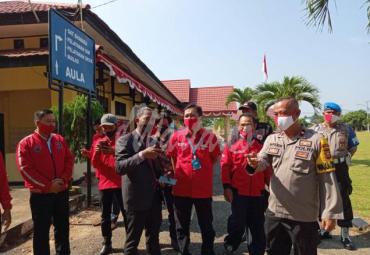 Kader DPC PDI Perjuangan Kabupaten Seluma usai melapor ke Polres Seluma.