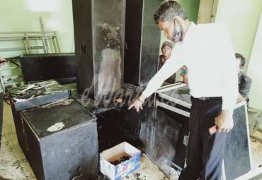 Anggota Polres Seluma saat melakukan olah TKP di Desa Talang Panjang Seluma provinsi Bengkulu.
