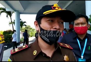 Kajari Seluma, M. Ali Akbar, MH saat memberikan keterangan kepada awak media.