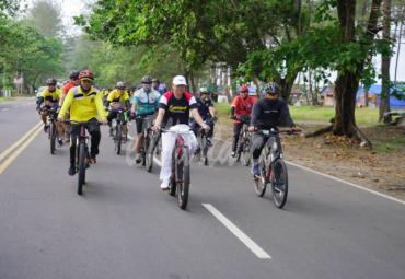 Gubernur Bengkulu Rohidin Mersyah serukan hidup sehat pada tatanan adaptasi kebiasaan baru agar kondisi badan tetap terjaga, sehingga jauh dari COVID-19. 