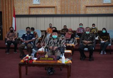 penyerahan program Pemulihan Ekonomi Nasional (PEN) untuk Koperasi melalui video conference di ruang VIP Pola, Kamis (23/07/2020).