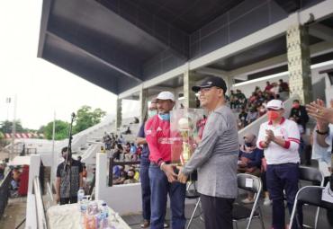 Gubernur buka turnamen sepak bola U-40