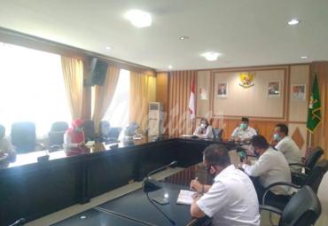 rapat persiapan perlombaan HUT RI ke-75 di Ruang Rapat Rafflesia 