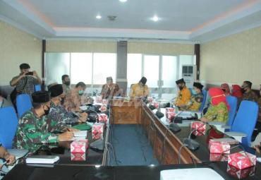 Kepala Biro Pemkesra Setda Provinsi Bengkulu Edi Hartawan usai rapat pembentukan kepengurusan/ panitia Hari Besar Islam Tingkat Provinsi Bengkulu Periode 2020 -2 025 dan Rapat Persiapan Sholat Idul Adha 1441 H/2020 M, Kamis (9/7).