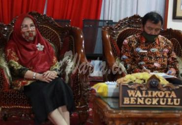 Staf Ahli Bidang Pemerintahan Matriyani Amran didampingi Kepala Bidang Pencegahan dan Kesiapsiagaan (PK) BPBD Kota Bengkulu