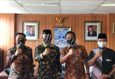 Dedy bersama Plt Kadis Dukcapil Kota Bengkulu Nofri Andrianto melakukan kunjungan dalam rangka audiensi atas nama Pemkot Bengkulu langsung kepada Dirjen Dukcapil Kemendagri RI di Jakarta, Jumat (28/8/2020)