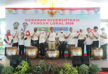 Rohidin saat mengikuti Video Conference bersama Menteri Pertanian RI Syahrul Yasin Limpo dalam rangka Gerakan Diversifikasi Pangan Lokal Tahun 2020