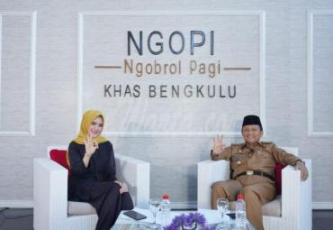 Sekretaris Daerah Provinsi Bengkulu Hamka Sabri (kanan)