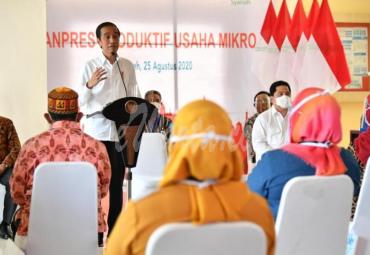 Acara penyerahan dilangsungkan di Pusat Layanan Usaha Terpadu KUMKM Provinsi Aceh, Kota Banda Aceh