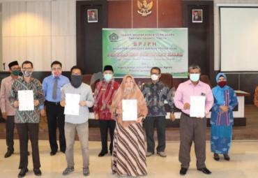 Penyerahan Sertifikat Halal kepada Pelaku Usaha di Sulawesi Tengah oleh Kakanwil Kemenag Sulteng