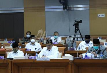Rapat gabungan yang dipimpin oleh Ketua Komisi VIII DPR Yandri Susanto