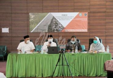 Sekretaris Daerah Provinsi Bengkulu Hamka Sabri saat memberikan arahan pada Focus Group Discussion (FGD) II Kegiatan Fasilitasi Penertiban Indikasi Pelanggaran Pemanfaatan Ruang